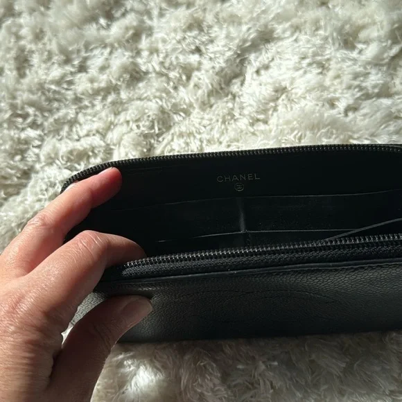 Black Chanel caviar leather long zip wallet - Picture 10 of 12